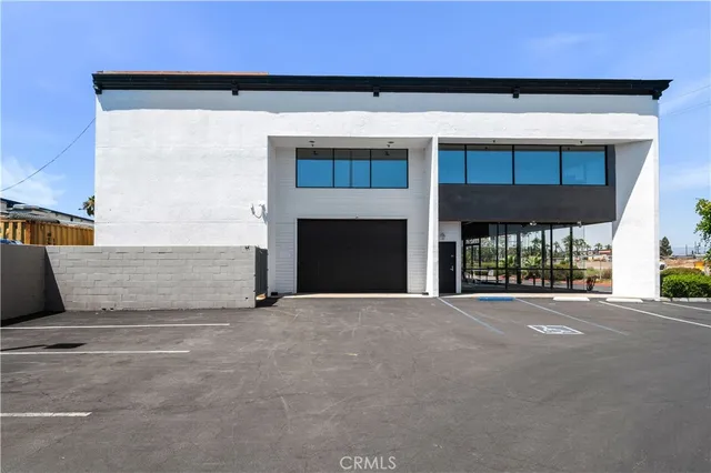 $8,000,000 | 800 East Dyer Road, Santa Ana, CA 92705