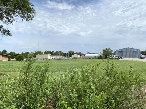 $300,000 | 2121 North A Street, Wellington, KS 67152