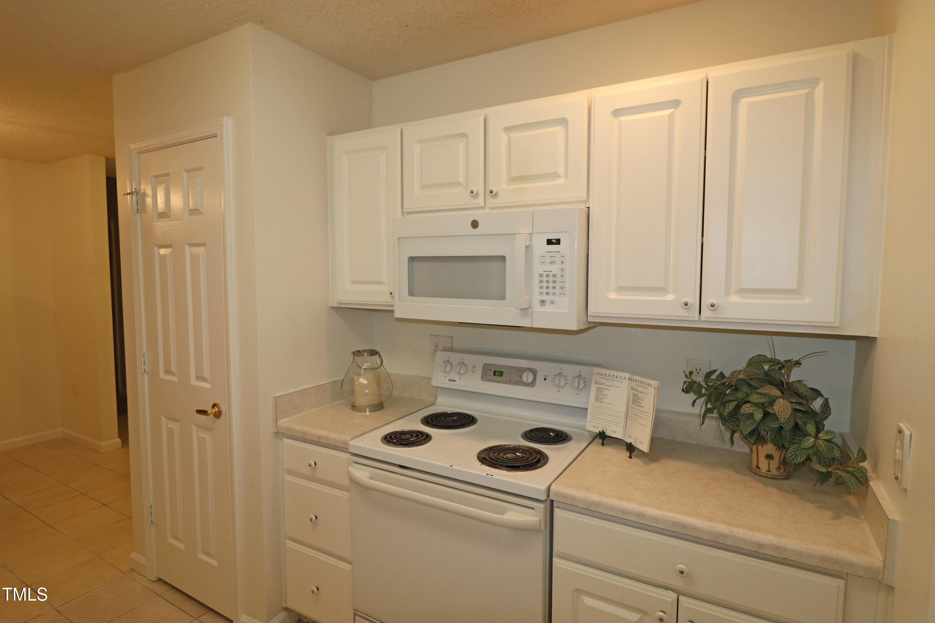 11321 Involute Place, Unit 102 Raleigh, NC 27617 - Photo 15 of 37 Range & microwave