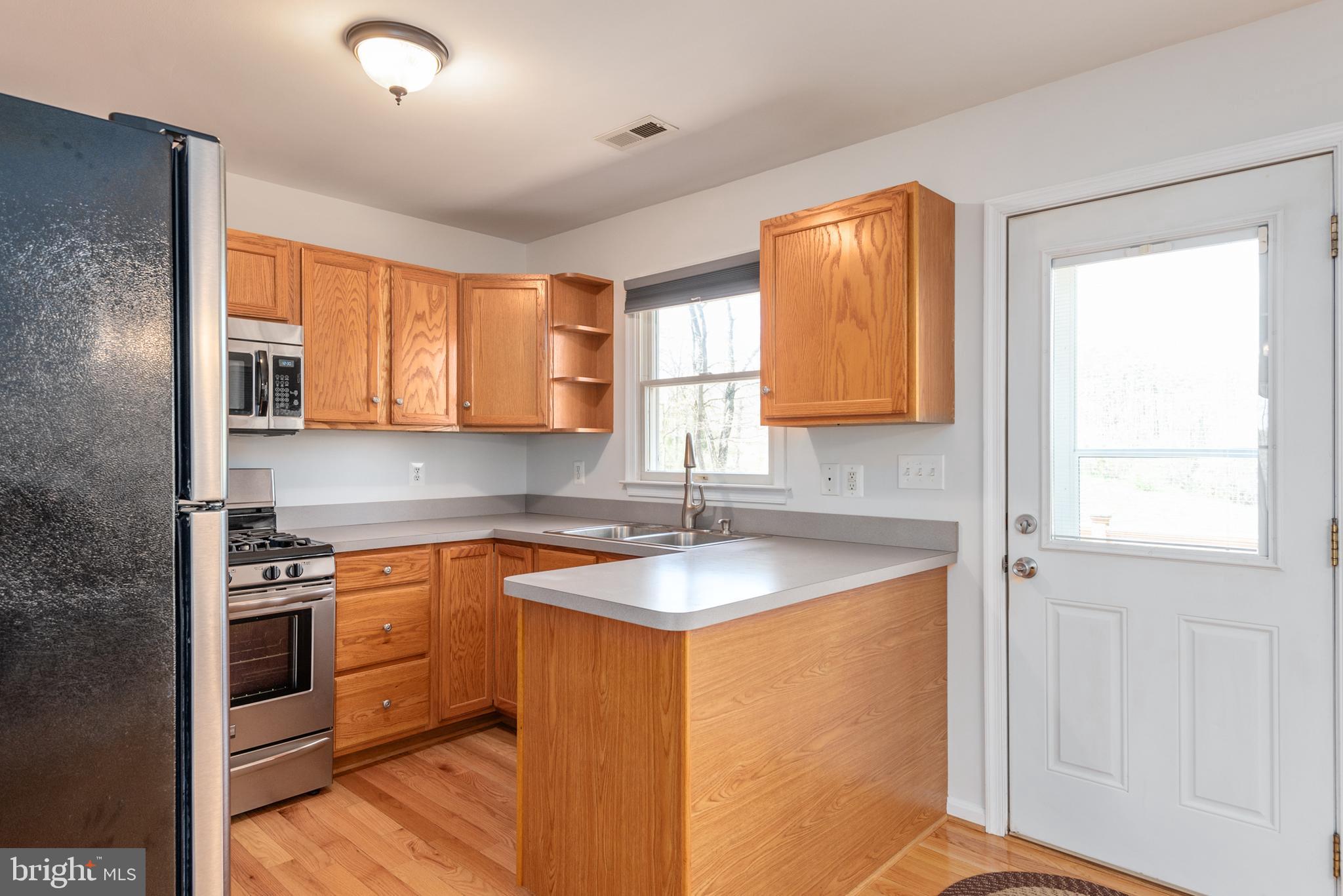 4 Castle Mountain Road Castleton, VA 22716 - Photo 19 of 35 Country Kitchenette