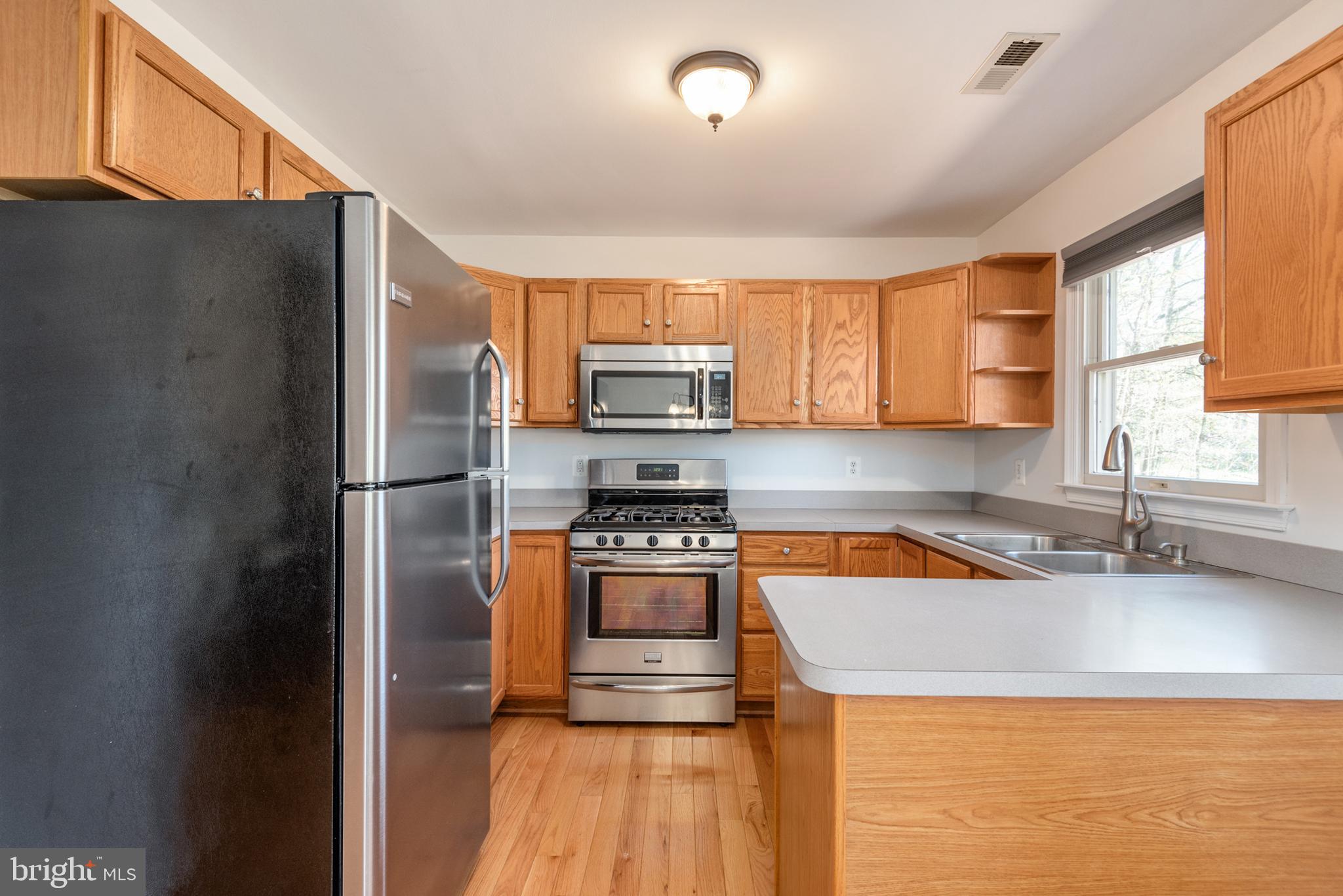4 Castle Mountain Road Castleton, VA 22716 - Photo 20 of 35 Newer Stainless Appliances