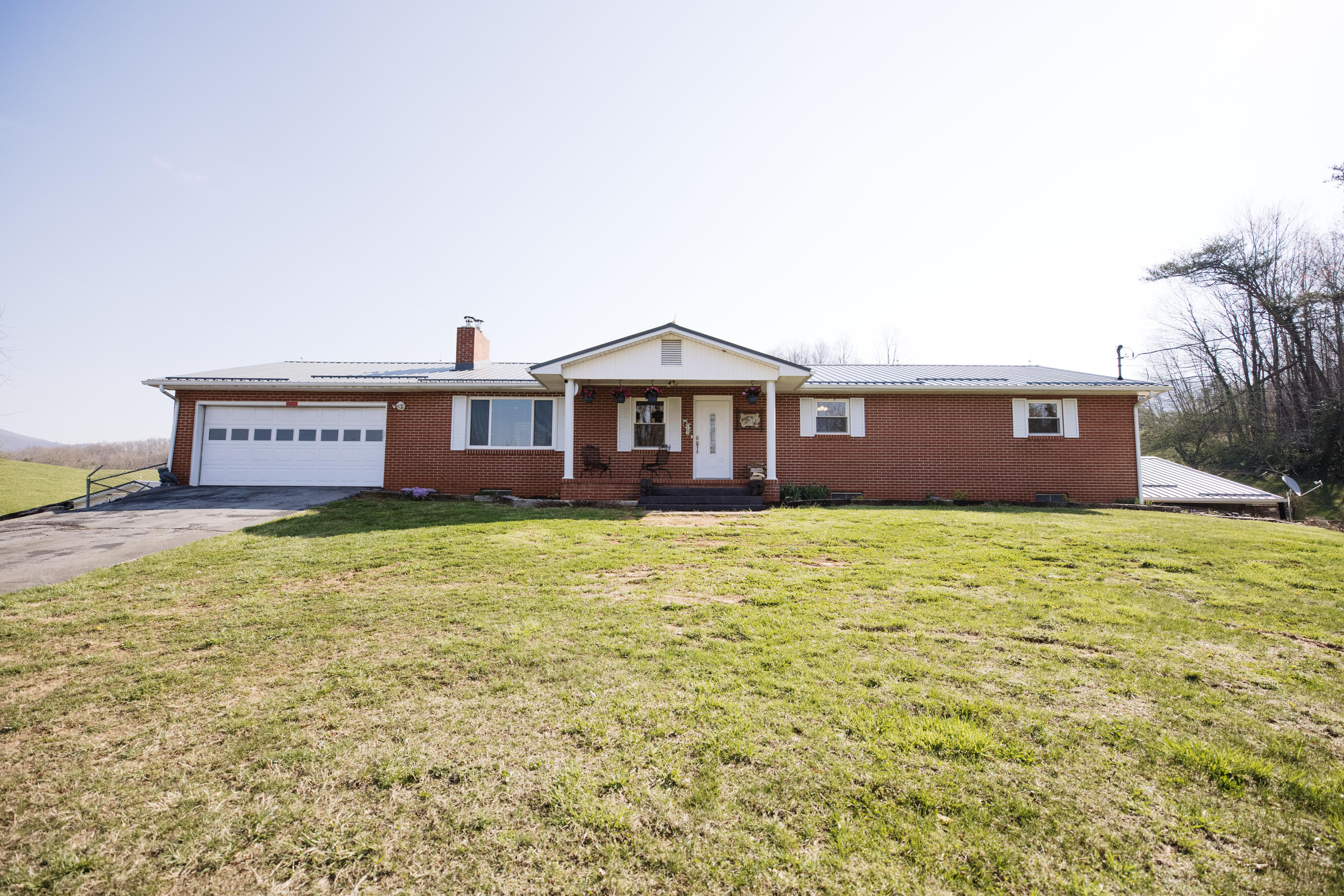 223 Hardin Hollow Road Elizabethton, TN 37643 - Photo 5 of 29 Front of home