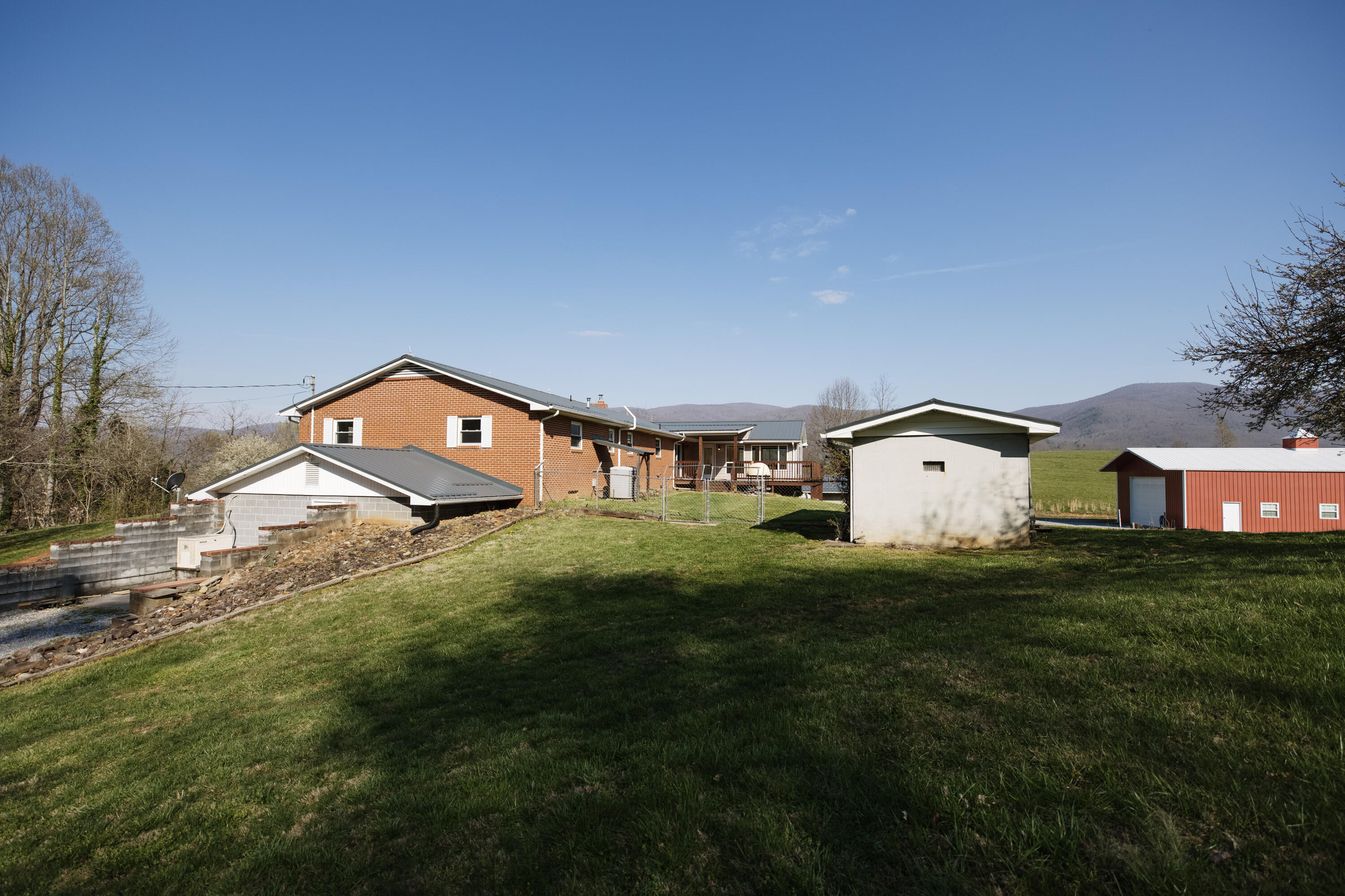 223 Hardin Hollow Road Elizabethton, TN 37643 - Photo 7 of 29 Side of Home