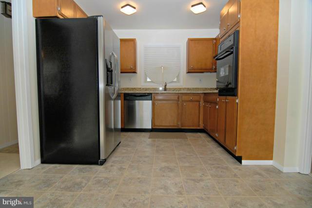 8703 Royal Ridge Lane Laurel, MD 20708 - Photo 11 of 30 Kitchen