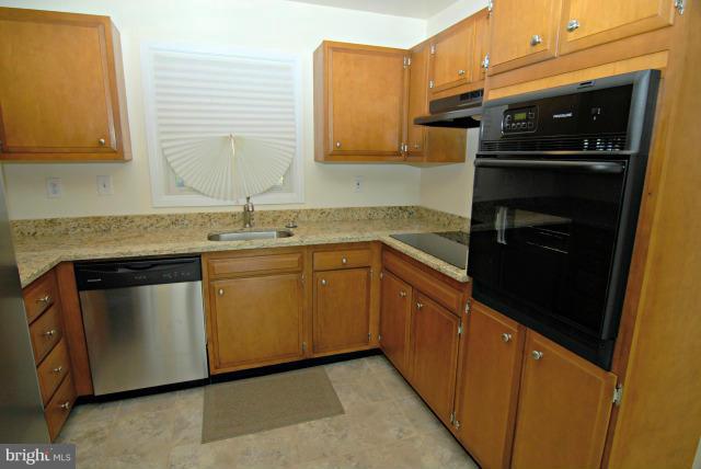 8703 Royal Ridge Lane Laurel, MD 20708 - Photo 12 of 30 Kitchen