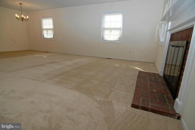 8703 Royal Ridge Lane Laurel, MD 20708 - Photo 8 of 30 Living Room