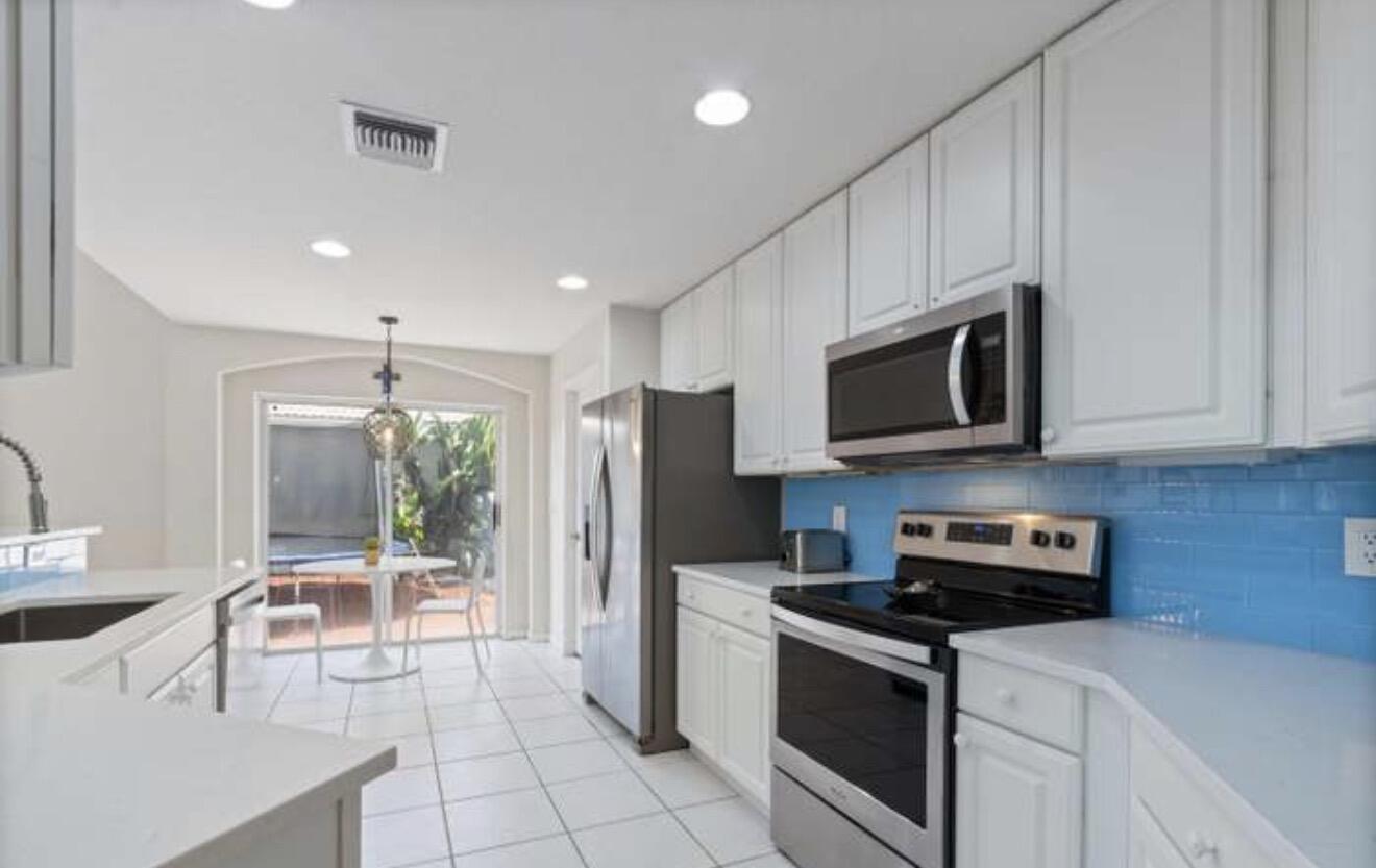 23426 Alzira Circle Boca Raton, FL 33433 - Photo 4 of 26 IMG_0069