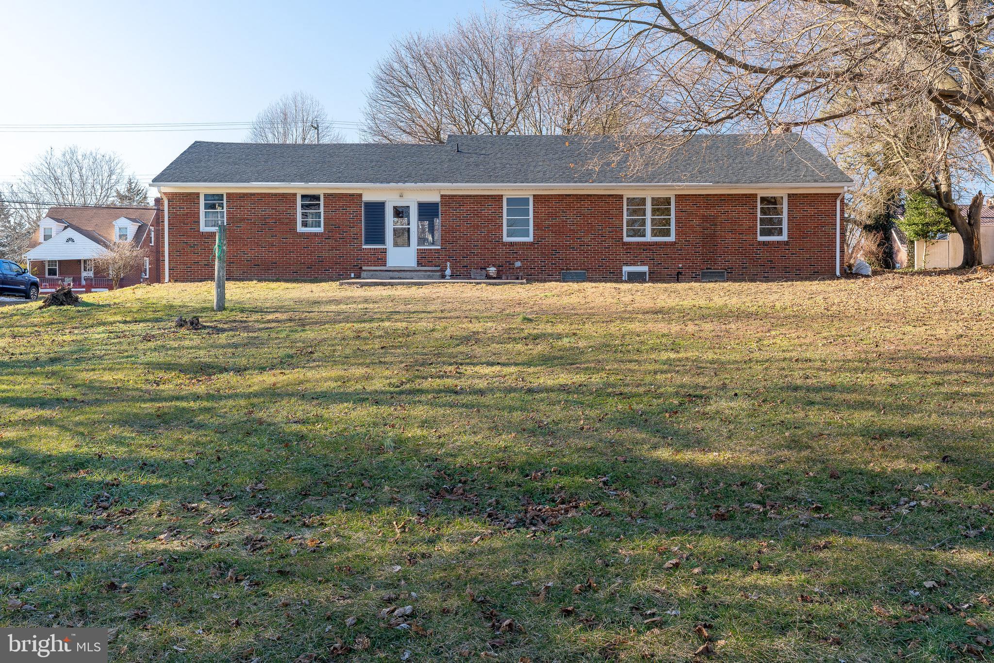 415 Hanover Road York, PA 17408 - Photo 7 of 39