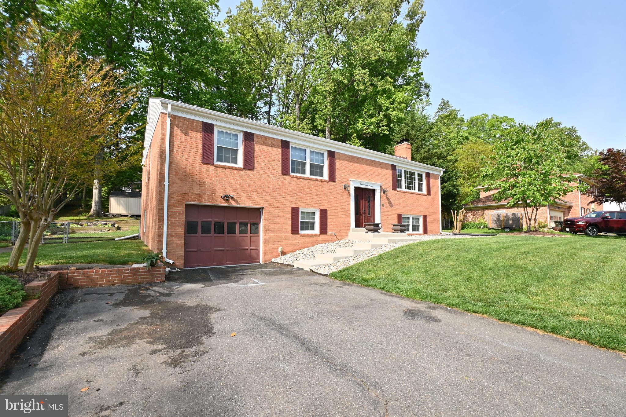18416 Cabin Road Triangle, VA 22172 - Photo 2 of 30 Front View