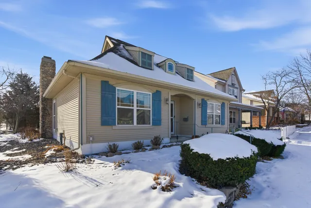 $389,900 | 214 Abington Street, Valparaiso, IN 46385