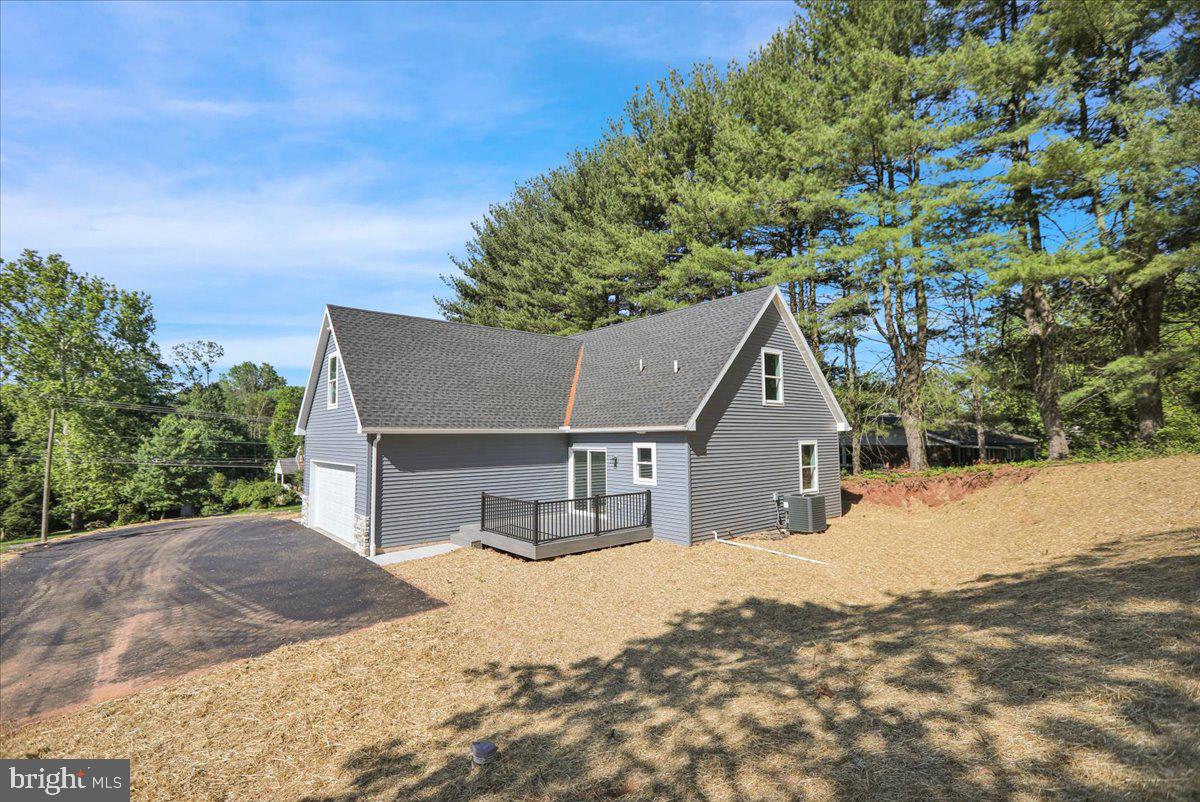 4545 Painted Sky Road Reading, PA 19606 - Photo 4 of 31 Gallery Image 4