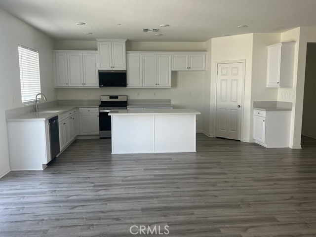 7561 Baerss Road Riverside, CA 92507 - Photo 9 of 24 KITCHEN W/ ISLAND