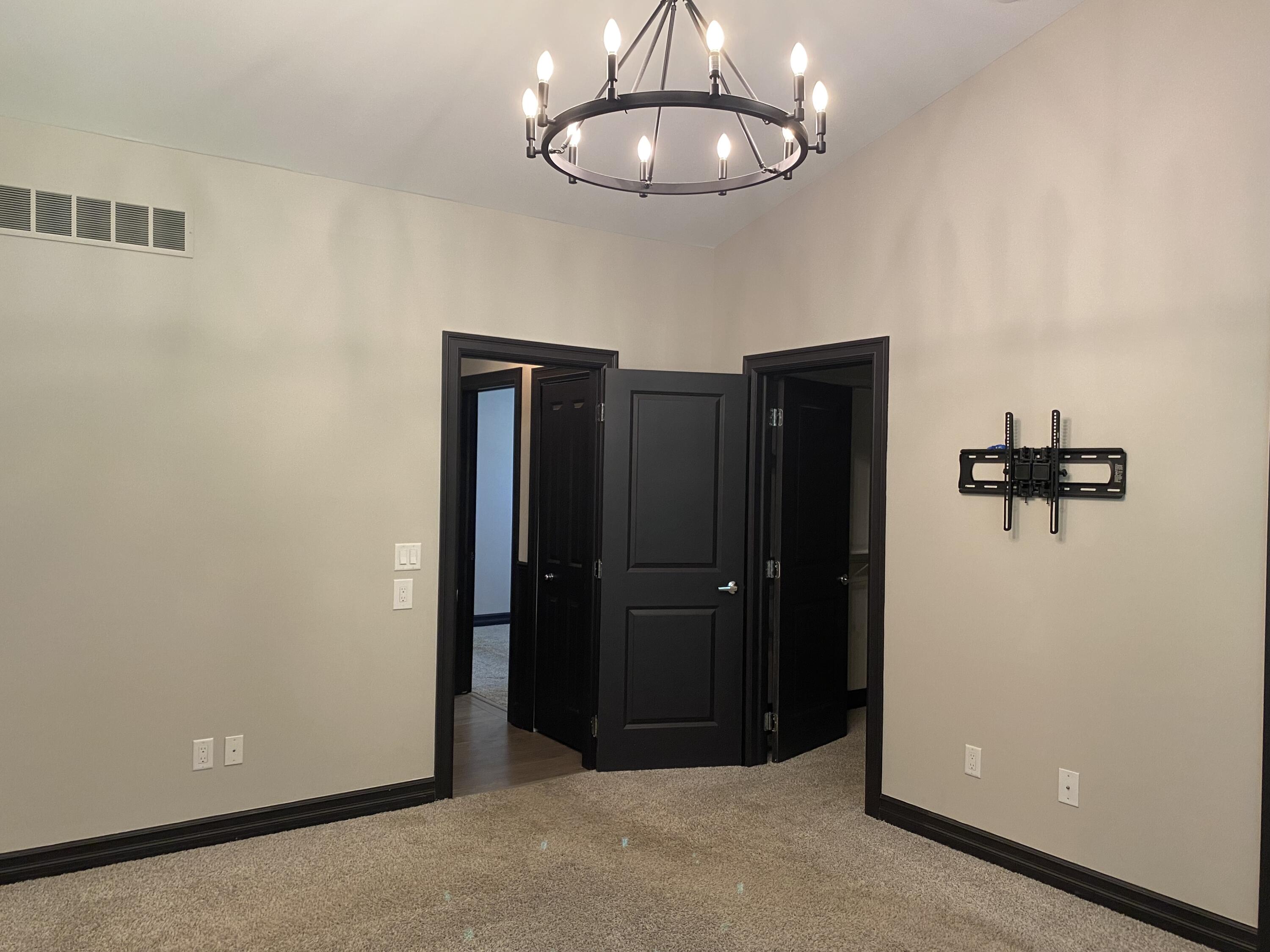 9915 Wayne Road Livonia, MI 48150 - Photo 20 of 38 IMG_2726