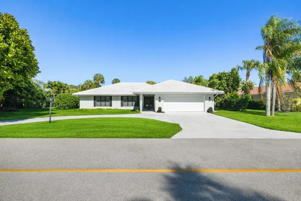 $915,000 | 2831 Southeast Fairway West, Stuart, FL 34997