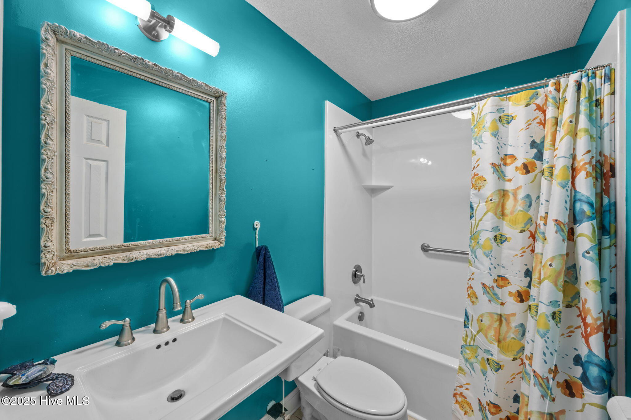 304 Emmen Road New Bern, NC 28562 - Photo 17 of 45 Second Bathroom