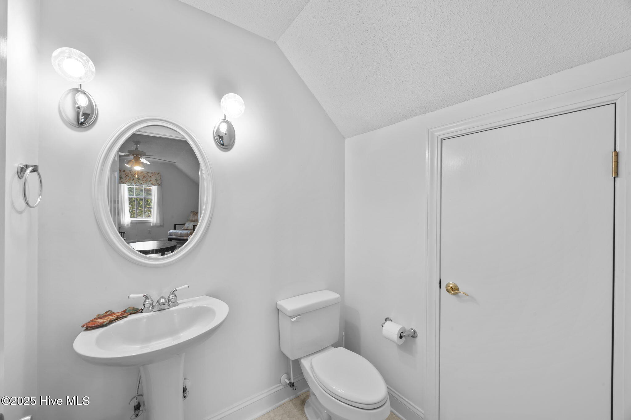 304 Emmen Road New Bern, NC 28562 - Photo 18 of 45 Half-Bath