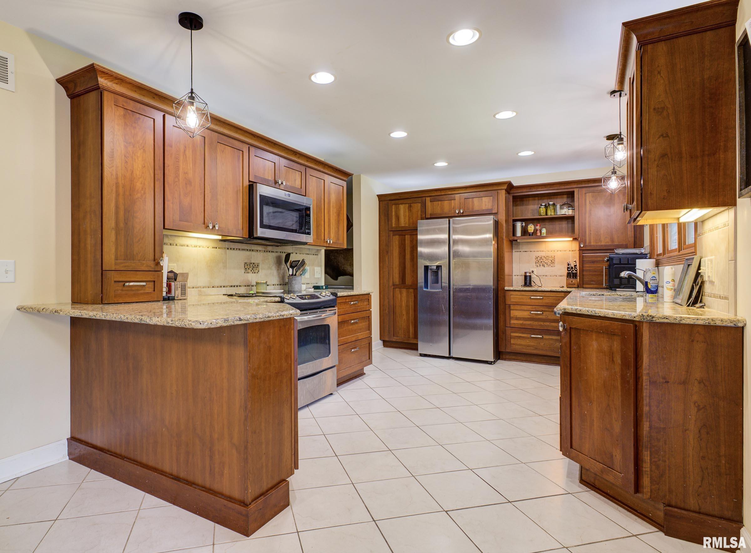 319 Robin Road Macomb, IL 61455 - Photo 14 of 34