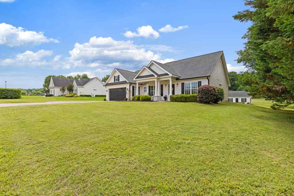 360 Finch Way Jefferson, GA 30549 - Photo 1 of 58