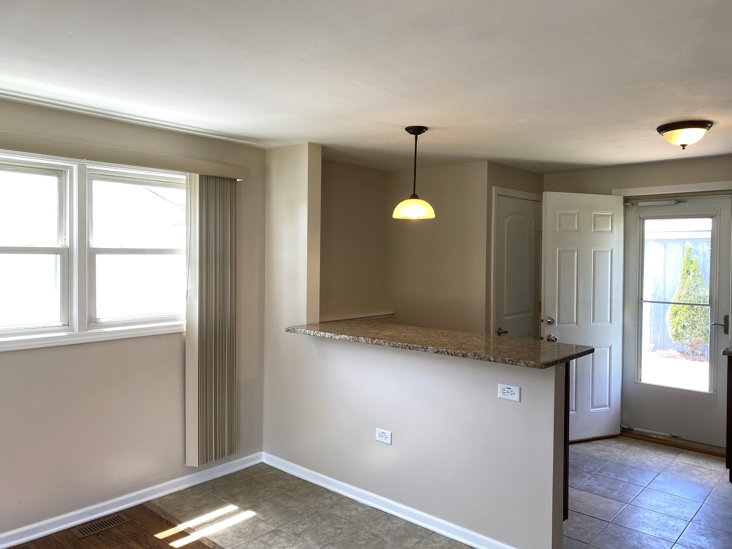 9052 South Ryan Road Hometown, IL 60456 - Photo 6 of 18