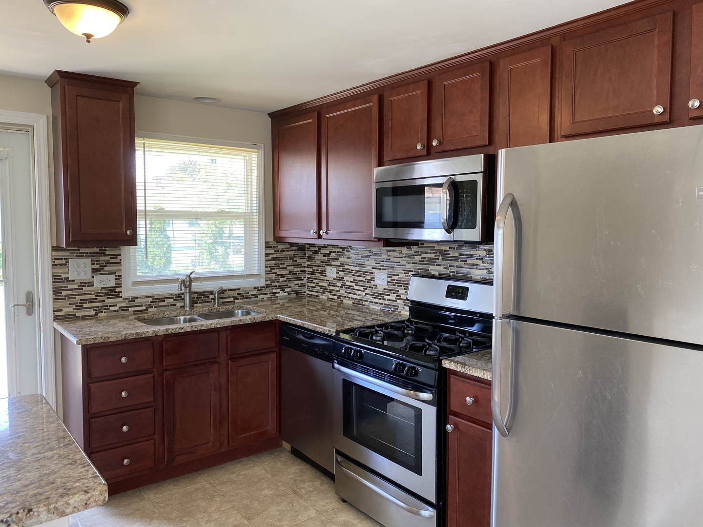 9052 South Ryan Road Hometown, IL 60456 - Photo 7 of 18