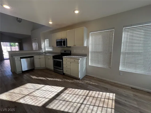 $2,100 | 538 Poplar Leaf Street, Las Vegas, NV 89144