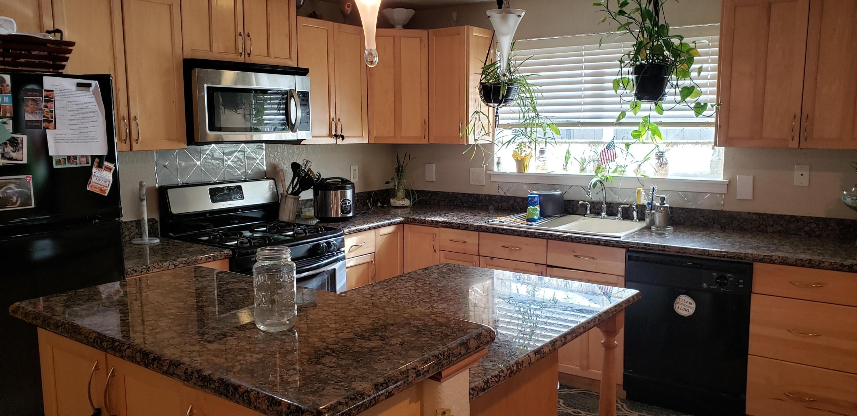 660 Southwest Larch Road Grants Pass, OR 97526 - Photo 3 of 13 Kitchen with Granite