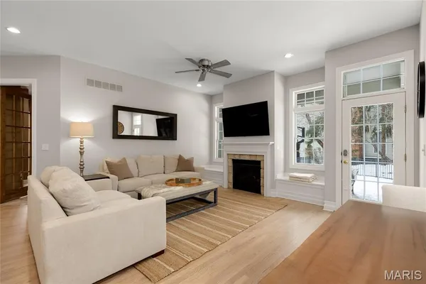 $1,375,000 | 1479 Country Lake Estates Drive, Chesterfield, MO 63005