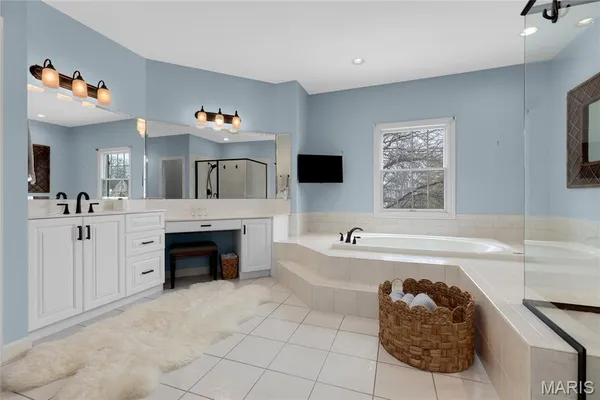 $1,375,000 | 1479 Country Lake Estates Drive, Chesterfield, MO 63005