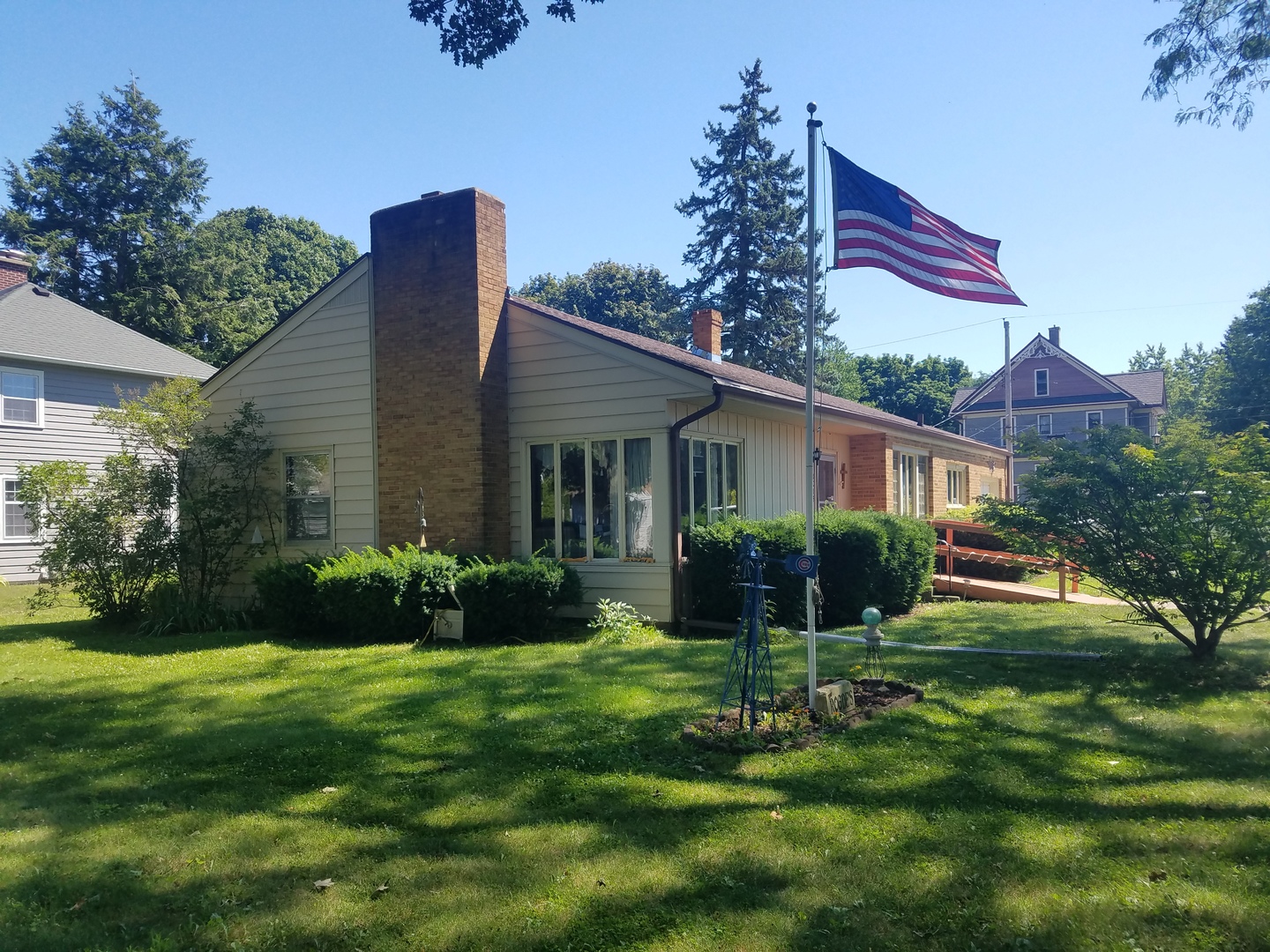 1015 6th Avenue Rochelle, IL 61068 - Photo 1 of 13 a front view of a house with a garden and plants