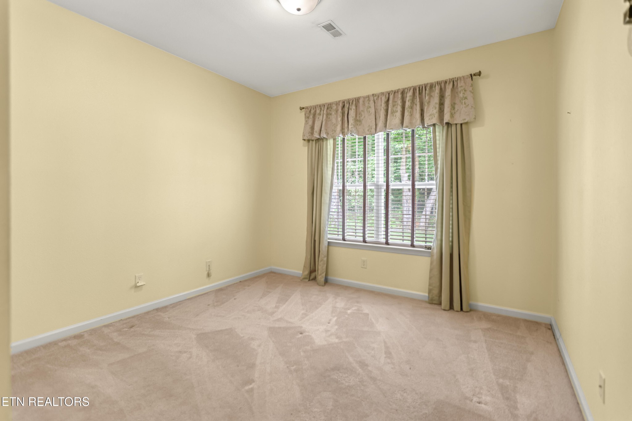 7204 Oakfield Lane Powell, TN 37849 - Photo 21 of 43 a view of an empty room with a window