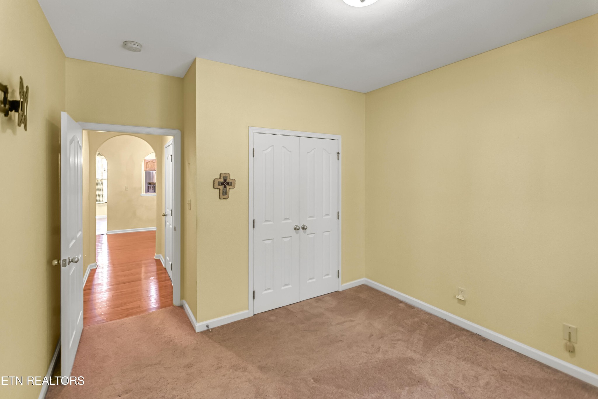 7204 Oakfield Lane Powell, TN 37849 - Photo 23 of 43 a view of a hallway with wooden floor