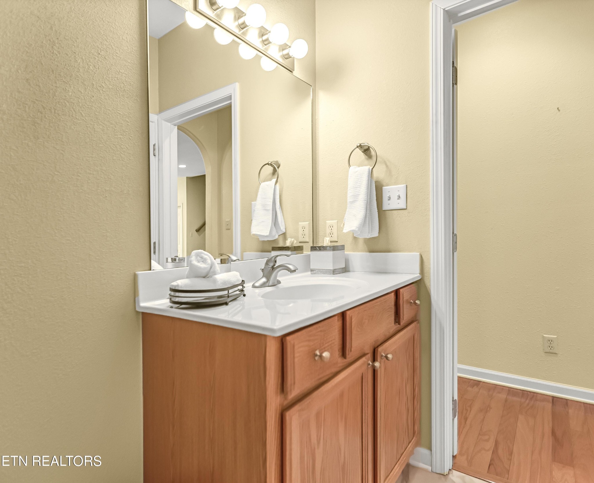 7204 Oakfield Lane Powell, TN 37849 - Photo 25 of 43 a bathroom with a sink and a mirror