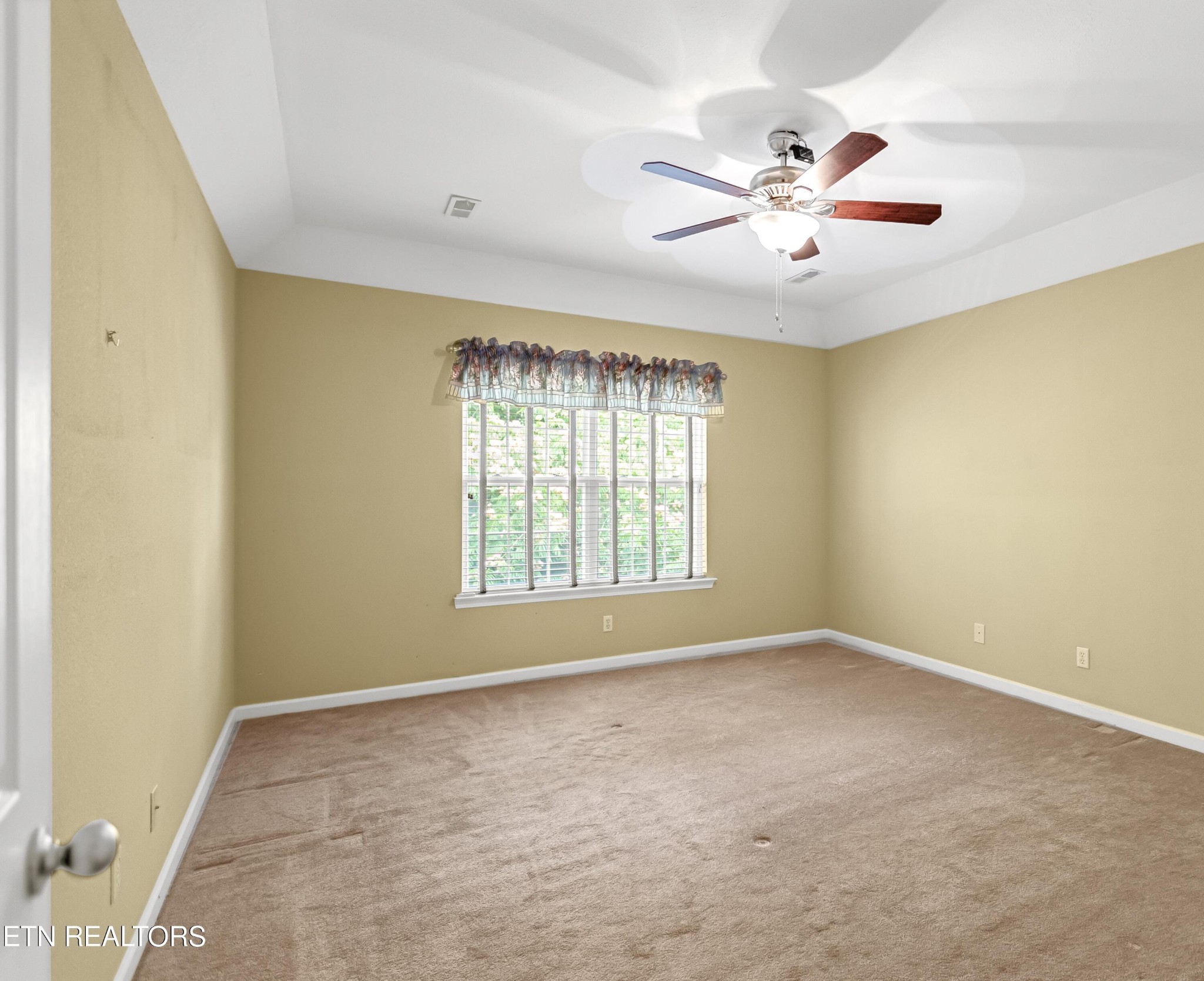 7204 Oakfield Lane Powell, TN 37849 - Photo 29 of 43 a view of an empty room with chandelier fan and fire place