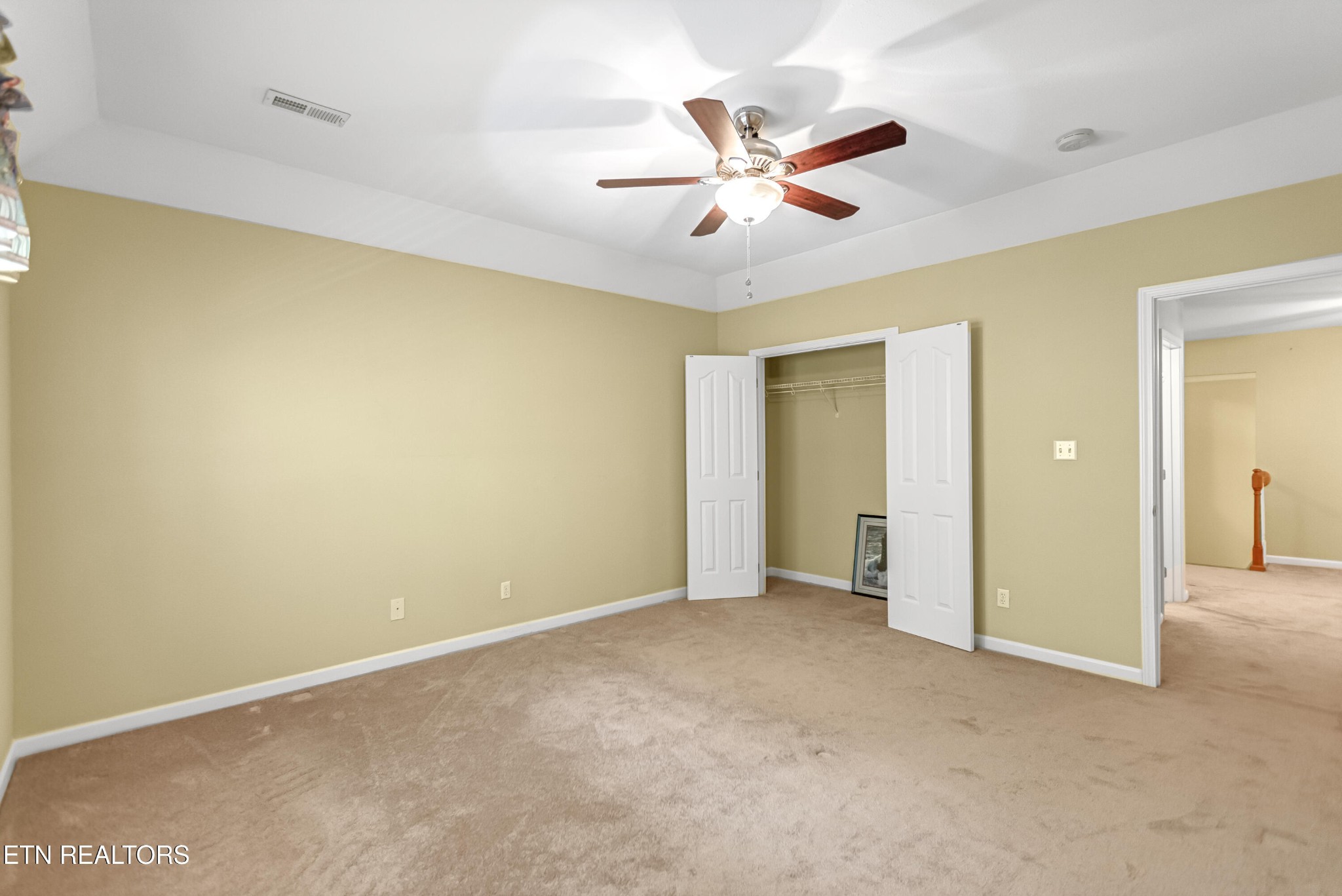 7204 Oakfield Lane Powell, TN 37849 - Photo 30 of 43 a view of an empty room with chandelier fan