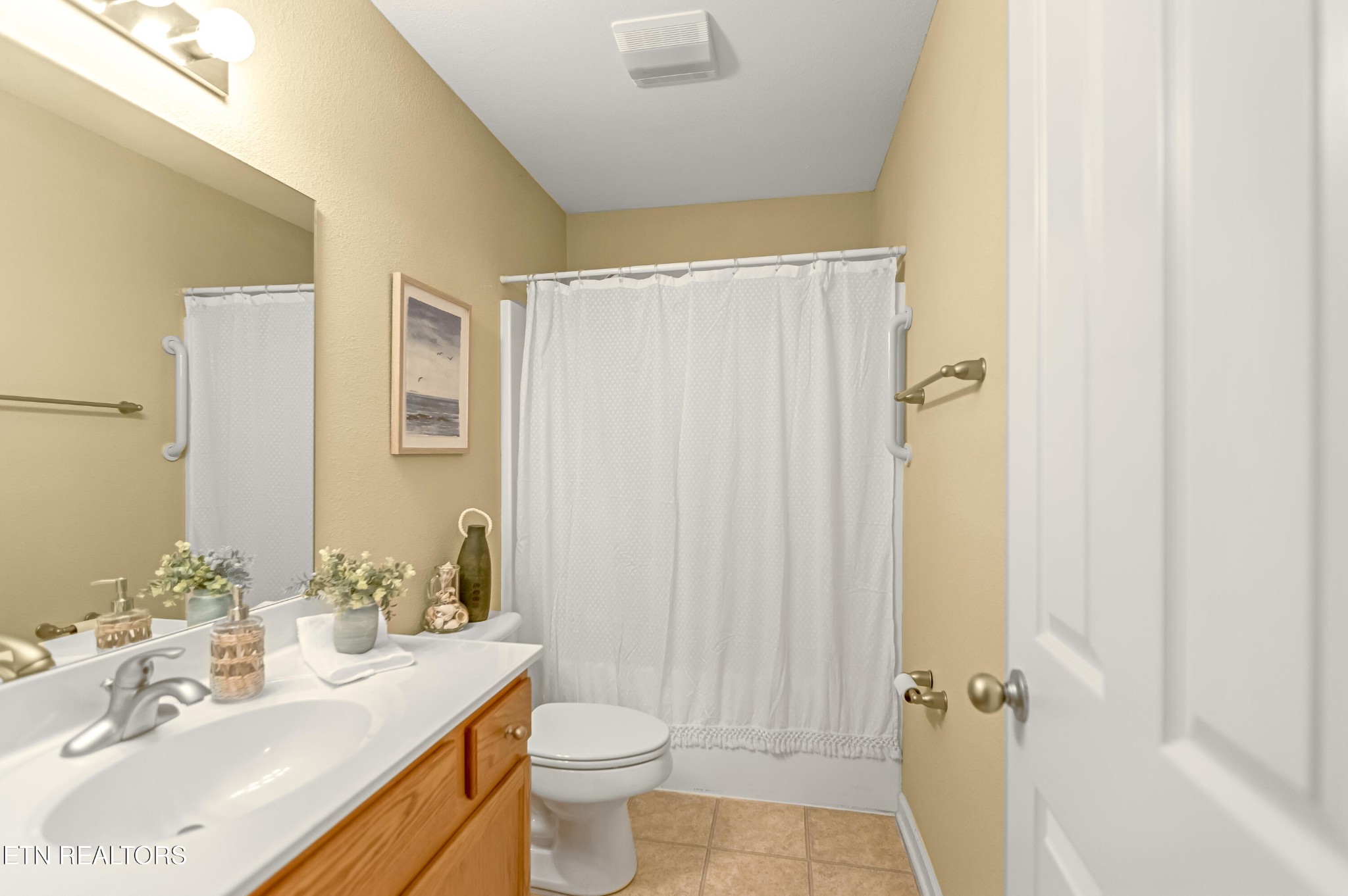 7204 Oakfield Lane Powell, TN 37849 - Photo 31 of 43 a bathroom with a granite countertop sink toilet and shower