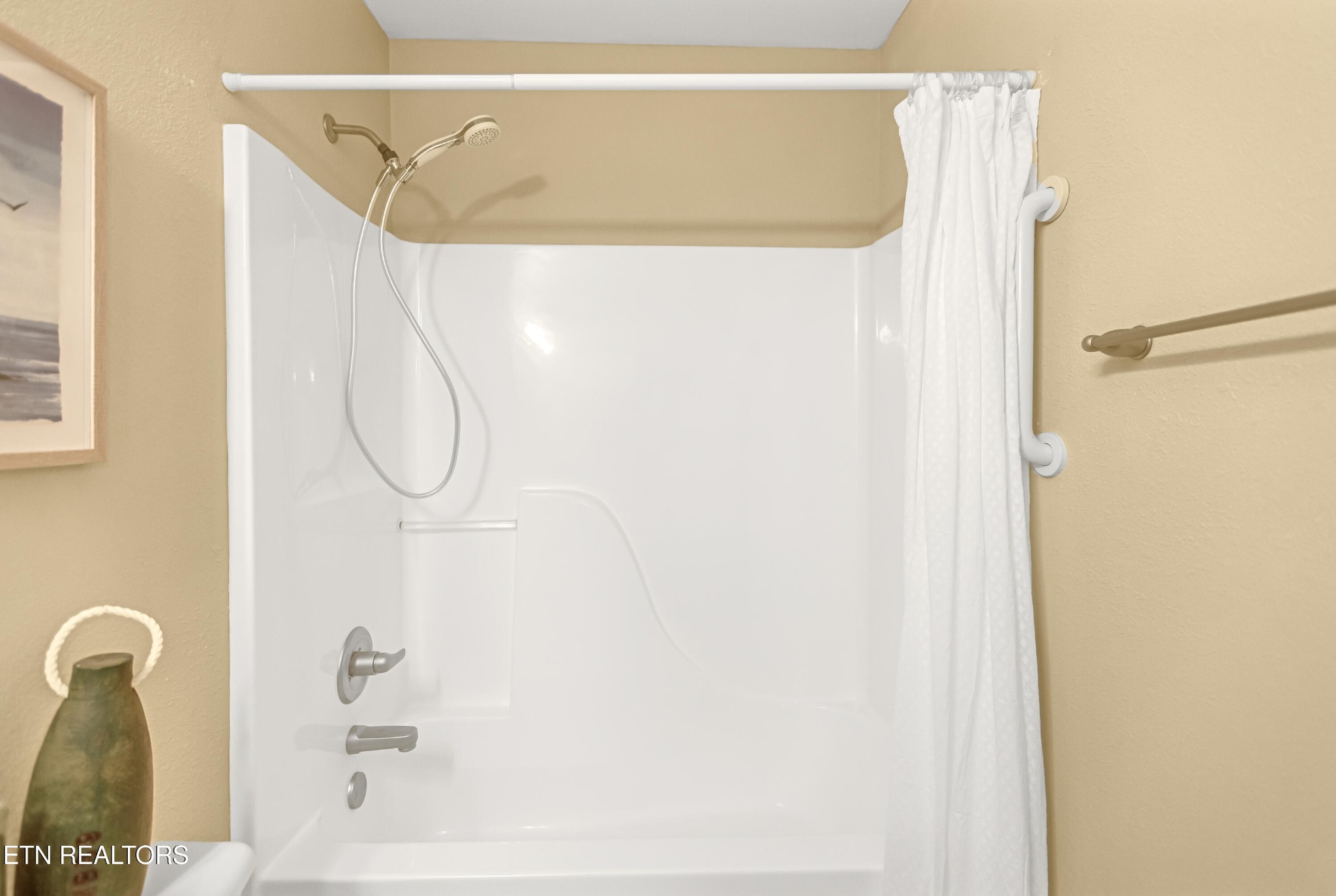 7204 Oakfield Lane Powell, TN 37849 - Photo 32 of 43 a bathroom with a shower