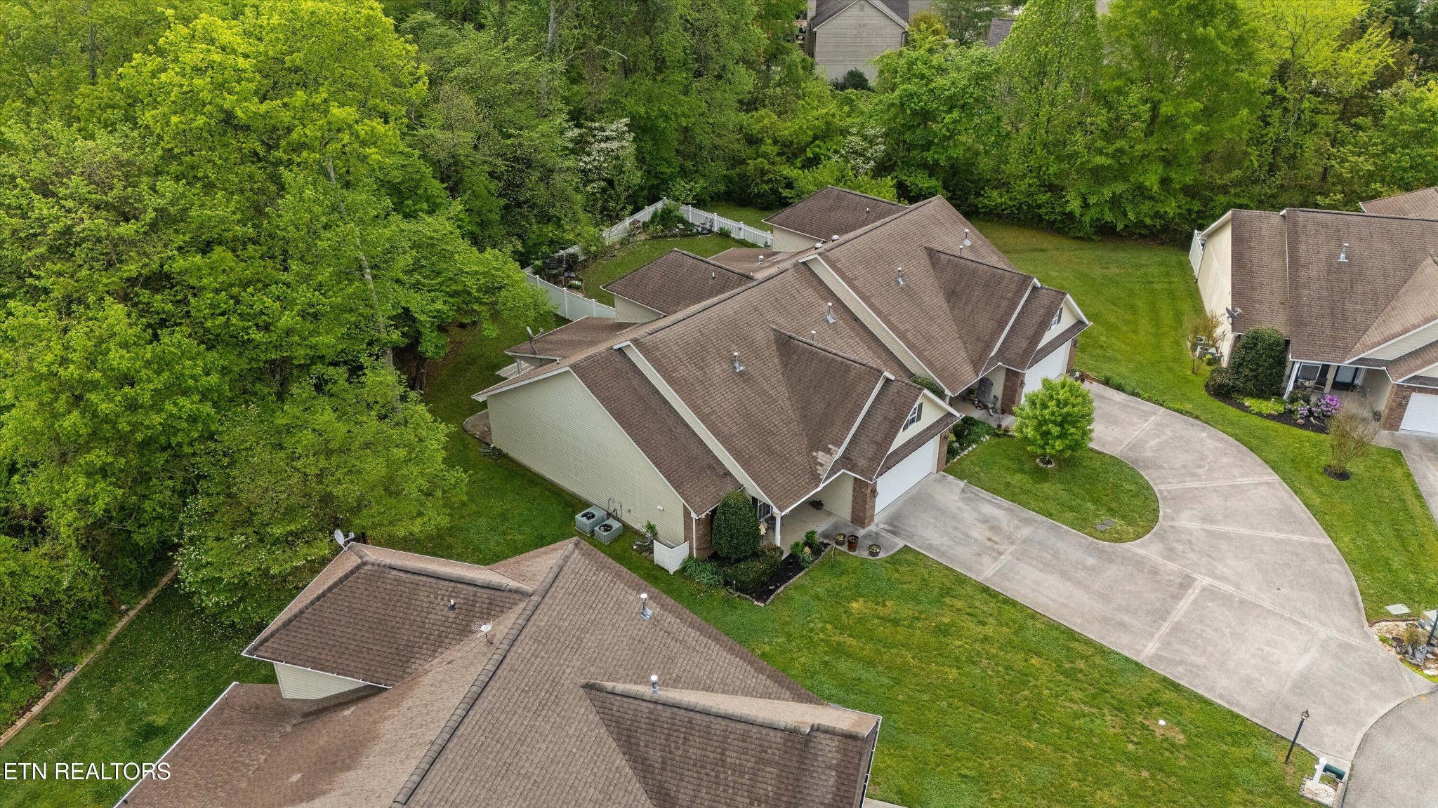 7204 Oakfield Lane Powell, TN 37849 - Photo 43 of 43 an aerial view of a house with a yard and a fence