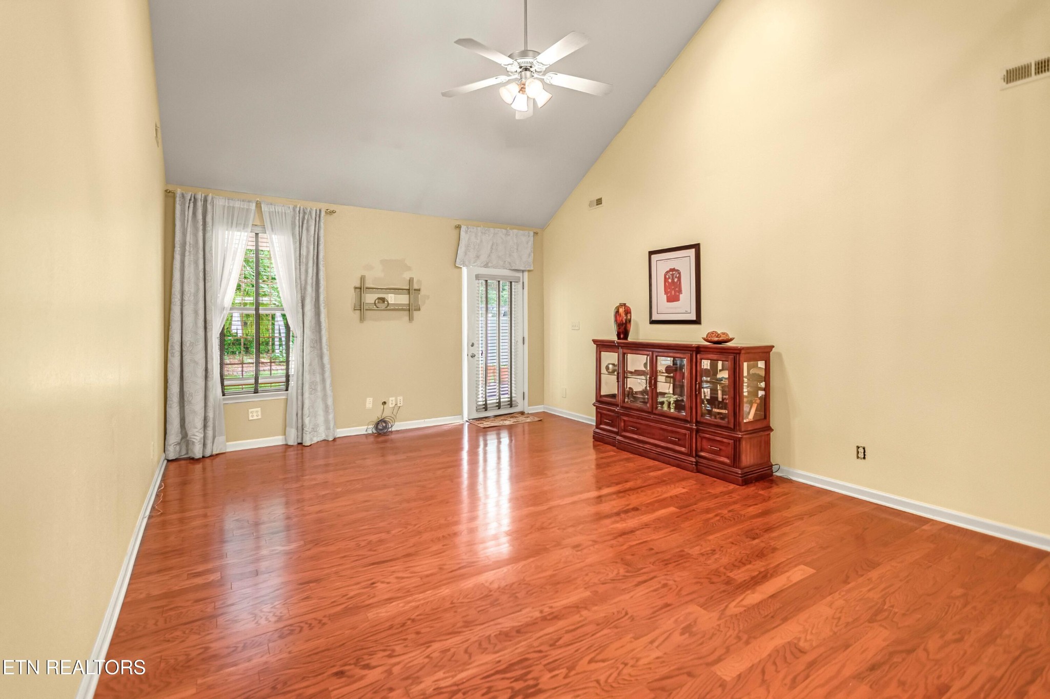 7204 Oakfield Lane Powell, TN 37849 - Photo 10 of 43 a view of a livingroom with wooden floor and a ceiling fan