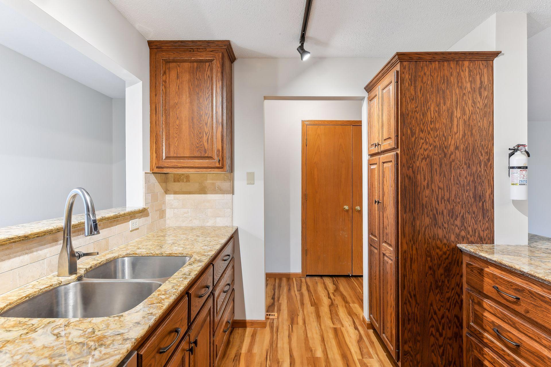 11279 Oregon Circle Bloomington, MN 55438 - Photo 6 of 33