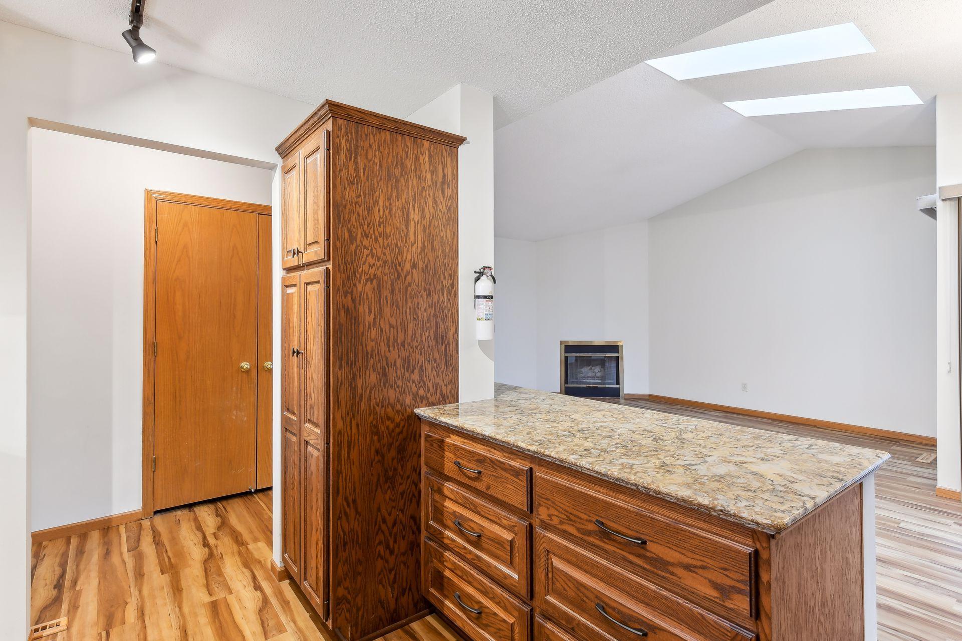 11279 Oregon Circle Bloomington, MN 55438 - Photo 7 of 33