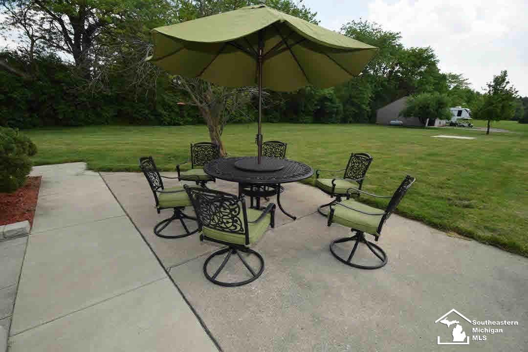 5303 Section Road Ottawa Lake, MI 49267 - Photo 34 of 36 Back Patio