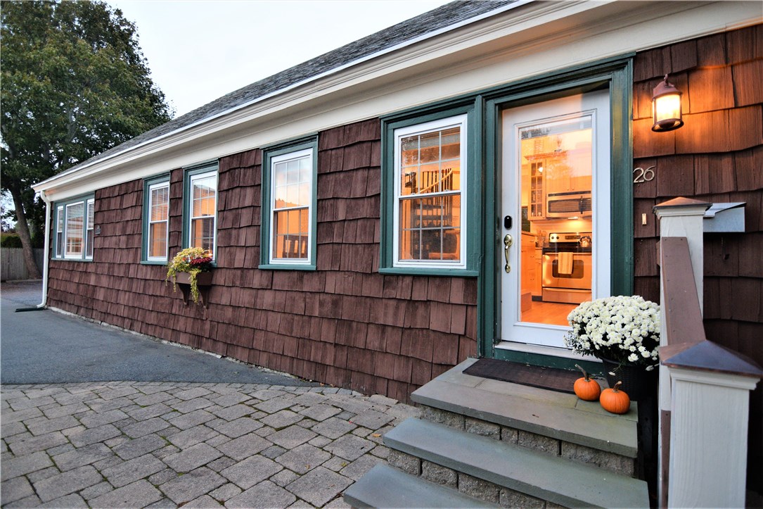 26 Phelps Road Middletown, RI 02842 - Photo 4 of 27 One of 6 units in the complex, the association takes pride in maintaining this historic carriage house