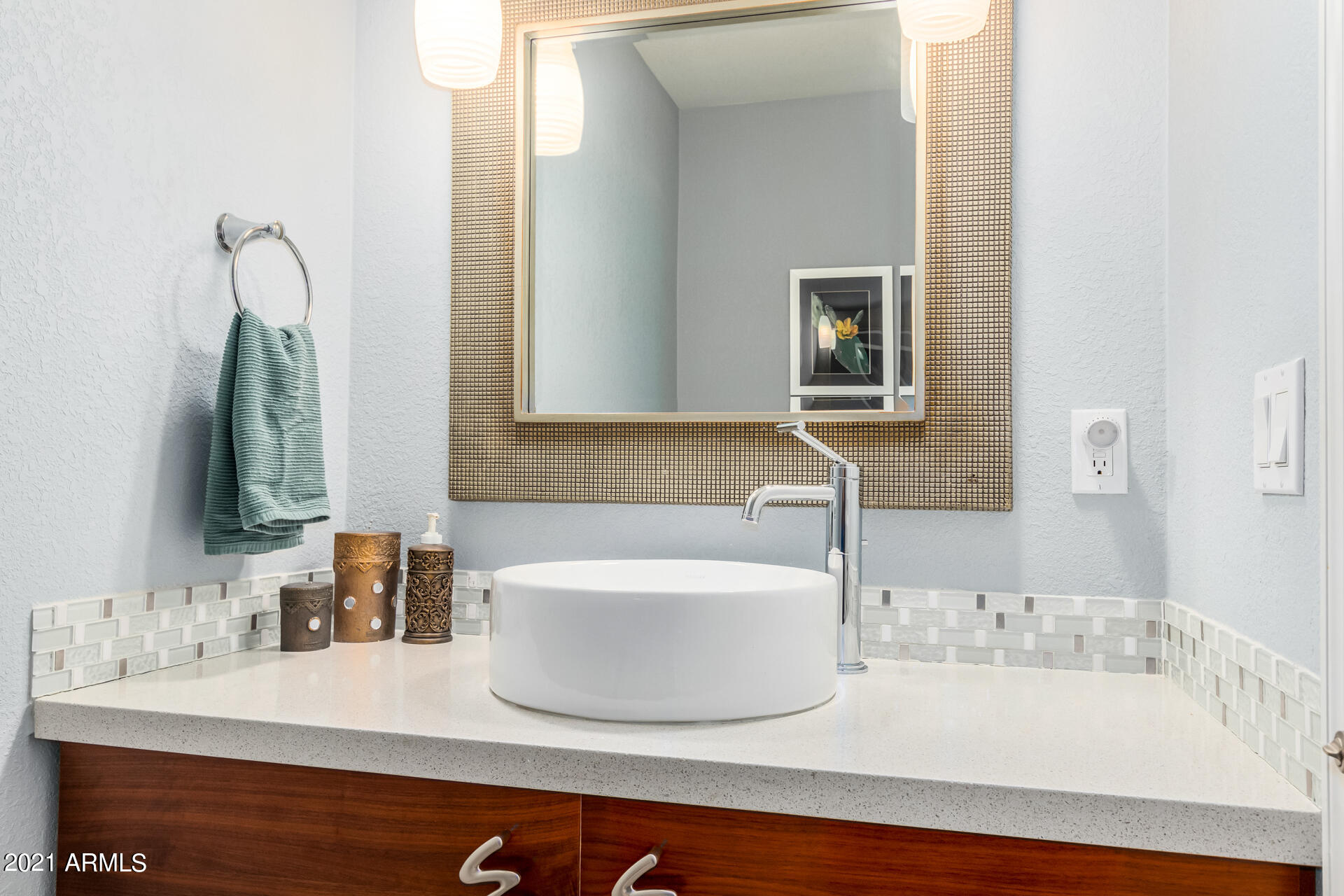 1924 East Lawrence Road Phoenix, AZ 85016 - Photo 24 of 37 Powder Room