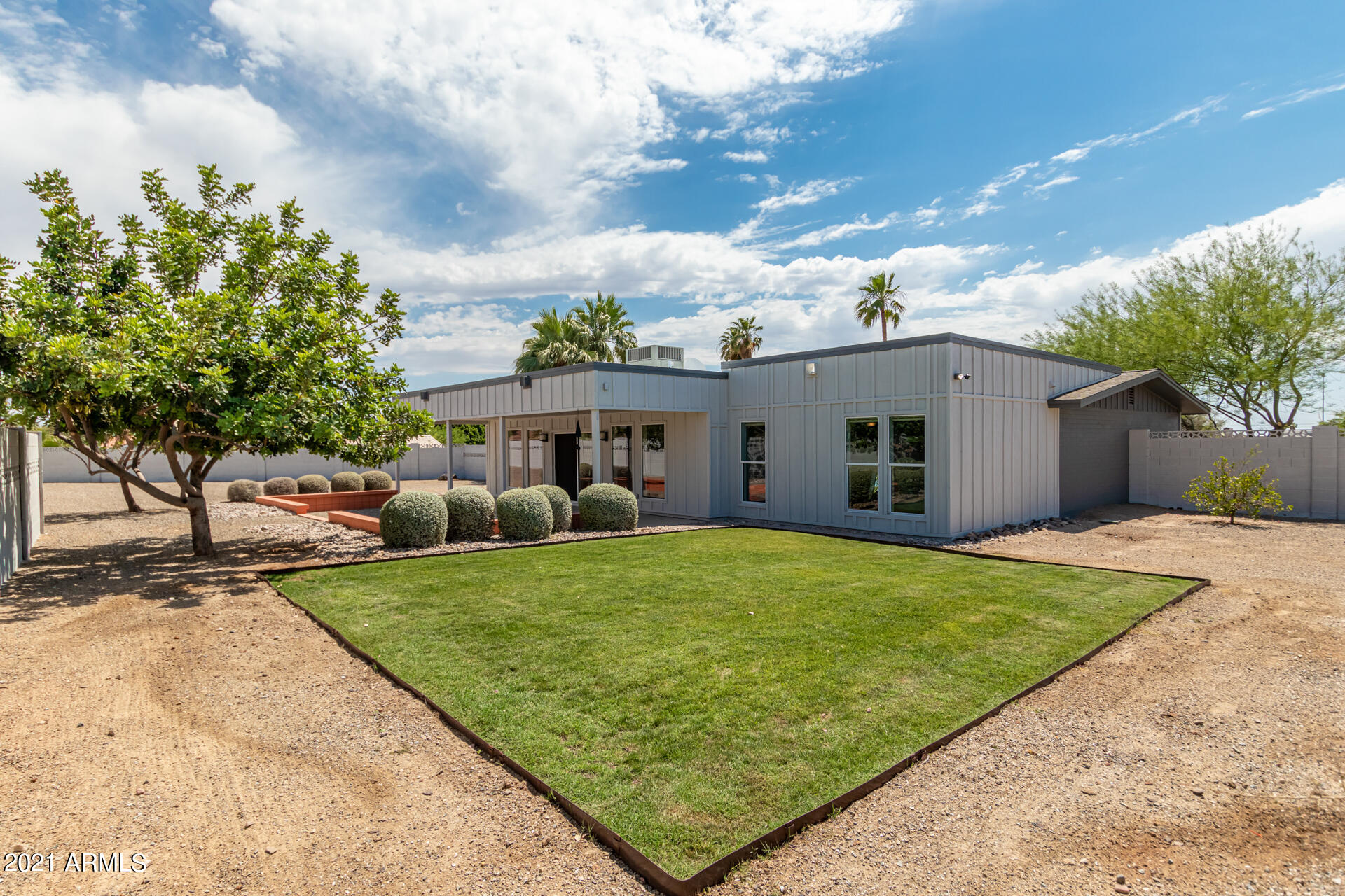 1924 East Lawrence Road Phoenix, AZ 85016 - Photo 29 of 37 Backyard Grass