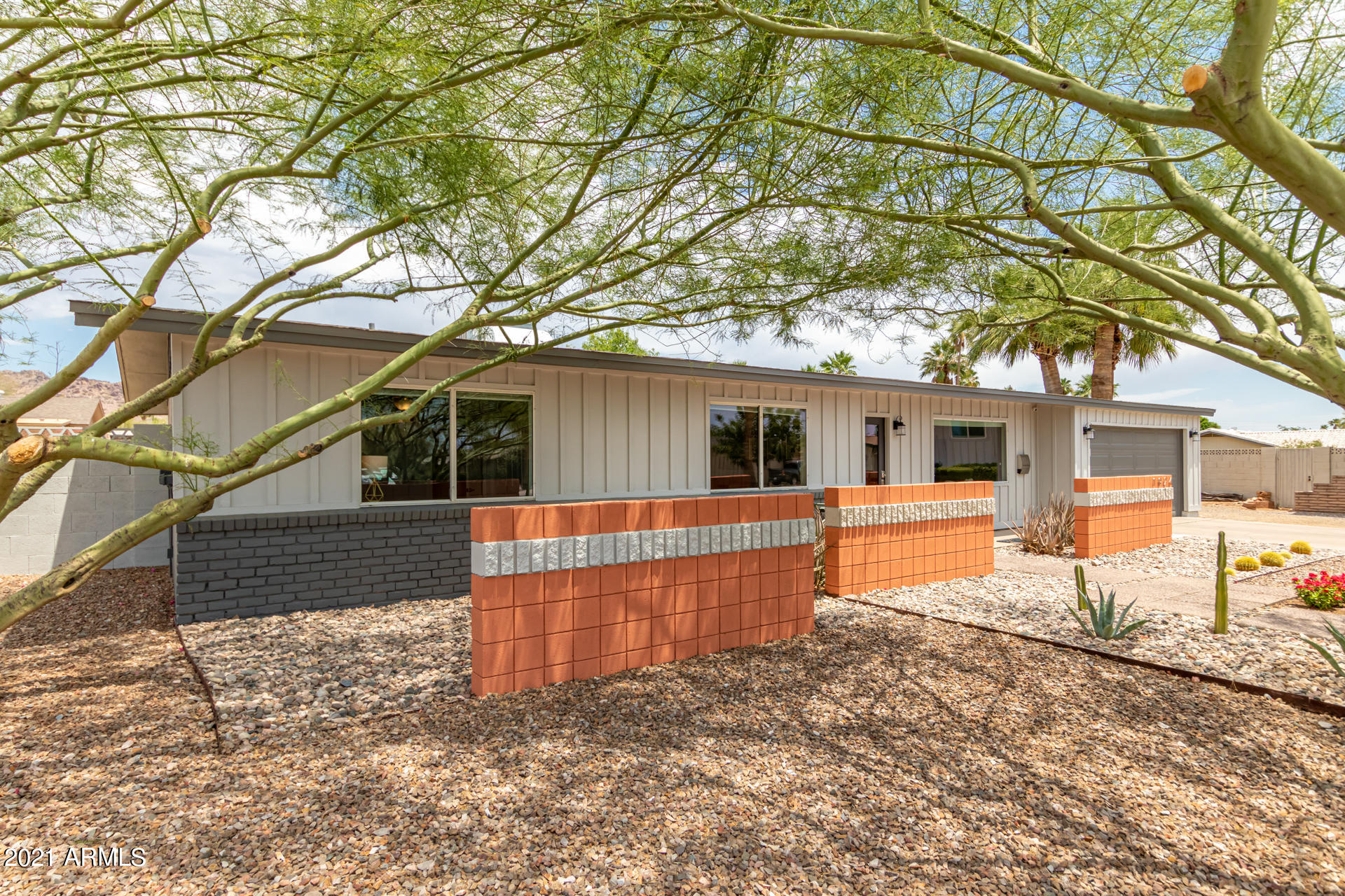 1924 East Lawrence Road Phoenix, AZ 85016 - Photo 3 of 37 Front Entry