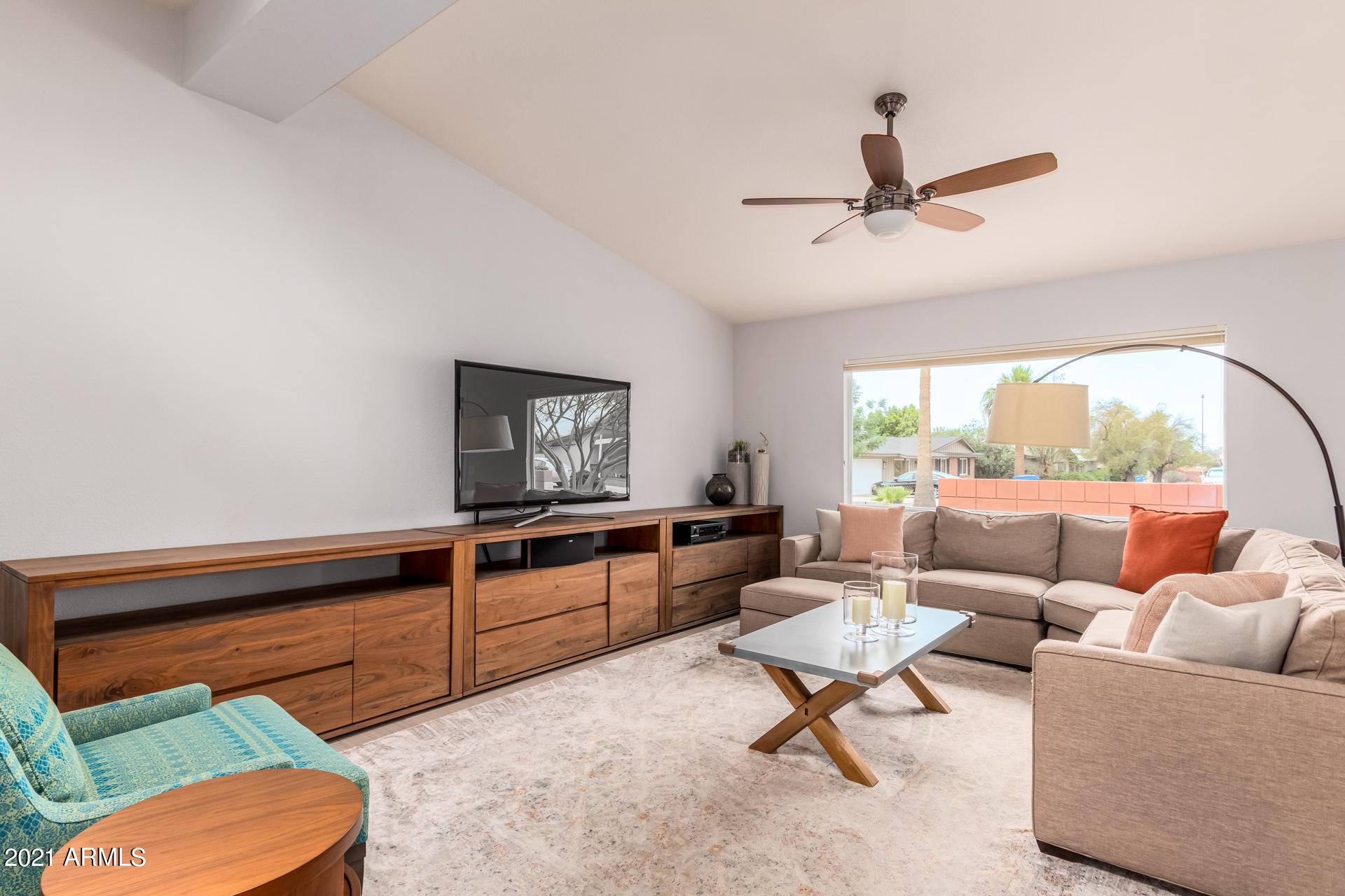 1924 East Lawrence Road Phoenix, AZ 85016 - Photo 5 of 37 Family Room
