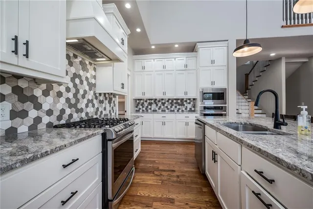 $859,950 | 20473 199th Street, Tonganoxie, KS 66086