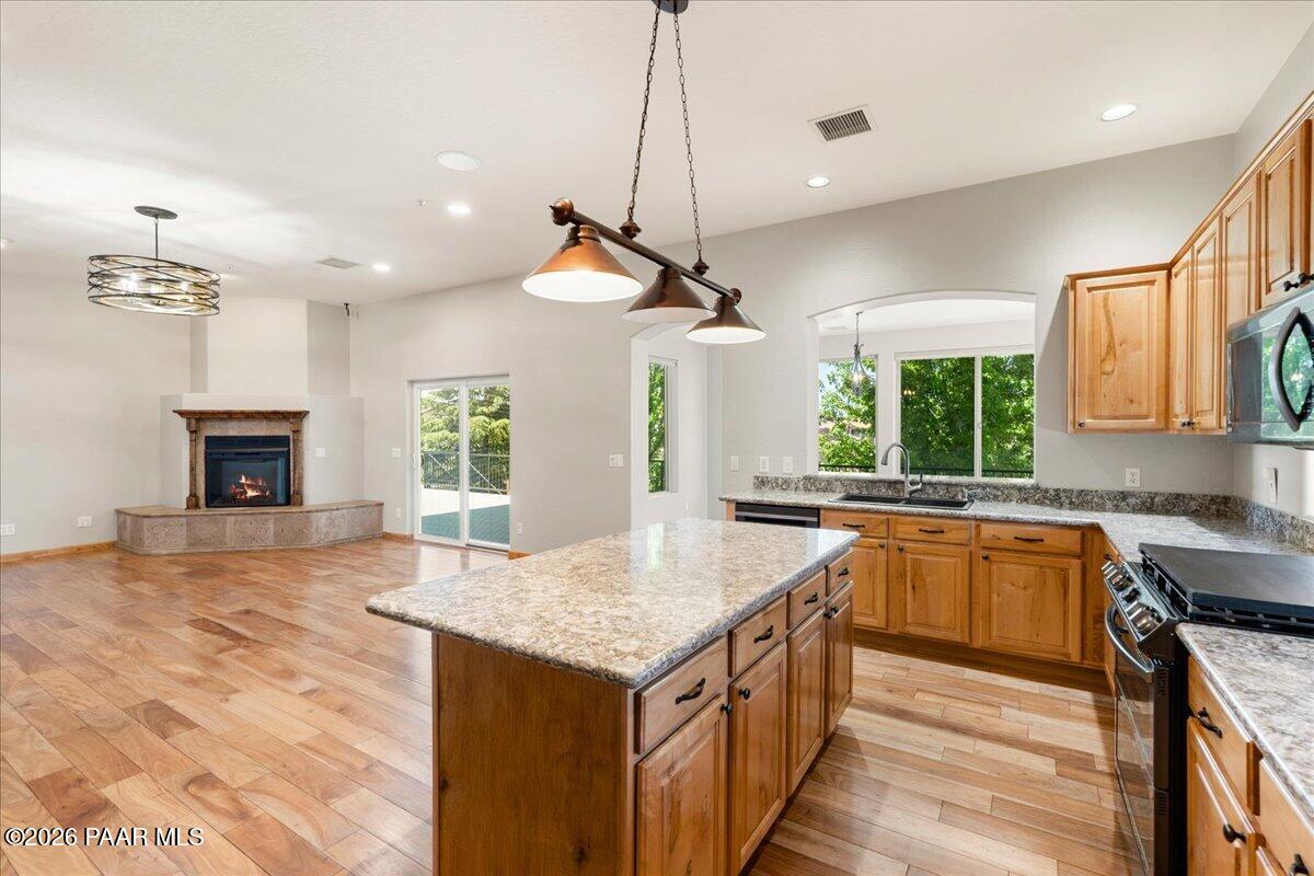 195 Juniper Ridge Drive Prescott, AZ 86301 - Photo 4 of 41 Kitchen