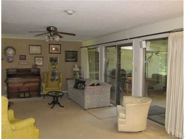 5801 Devon Circle Raleigh, NC 27604 - Photo 3 of 5