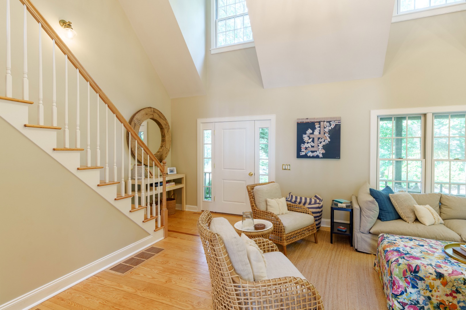 70 Marthas Road Edgartown, MA 02539 - Photo 13 of 54 a living room with furniture bathtub and wooden floor